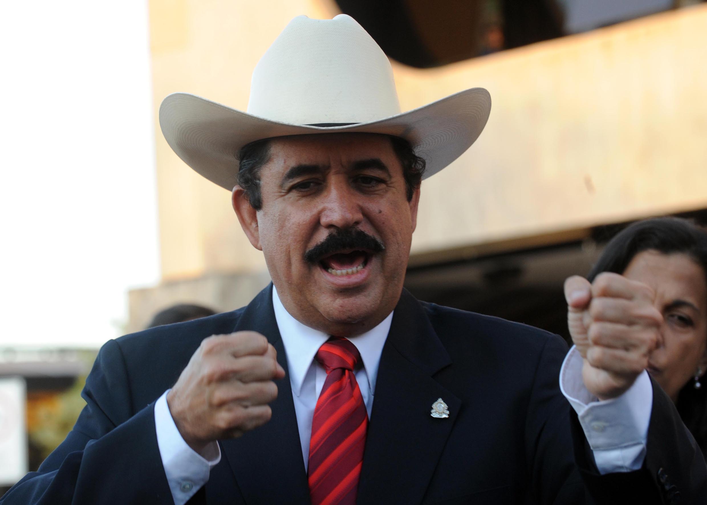 Mel Zelaya strengthens his grip during the political crisis before the 2025 elections