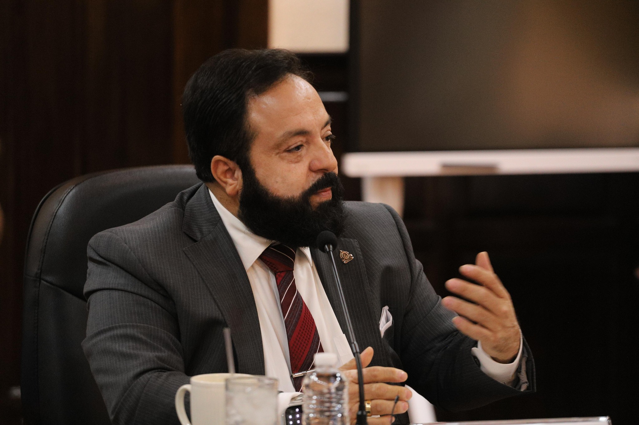 Allegations of Luis Redondo’s involvement in approving a bank tied to his family circle