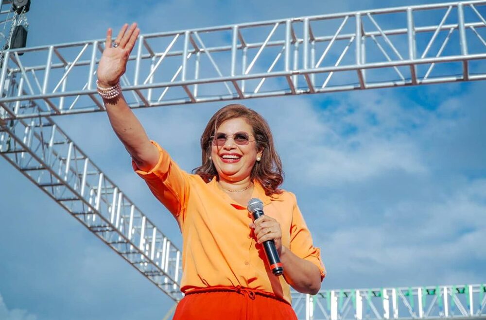 As Polls Fall, Rixi Moncada Proposes Credit Bureau’s End